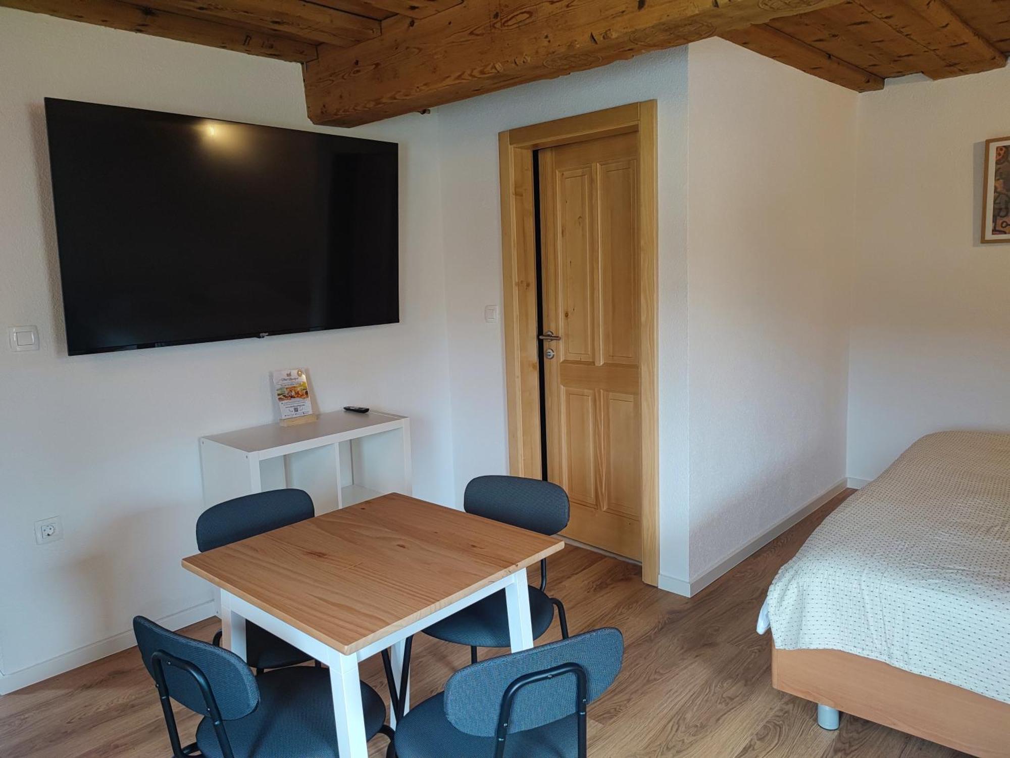 Slovenian House Mira